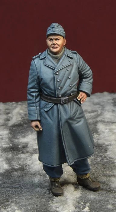 1/35 WWII German Officer in Greatcoat, Resin Model Figure Kit, Unassembled and Unpainted