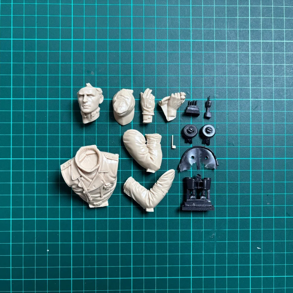 1/10 WWII German Officer with Radio Headset, Resin Model Bust Kit, Unassembled and Unpainted