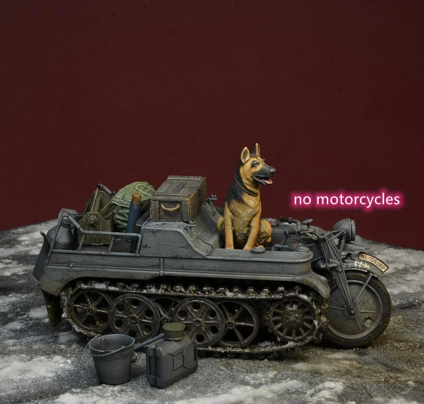 1/35 WWII German Half-Track, 4 Figures, Resin Model Diorama Kit, Unassembled and Unpainted