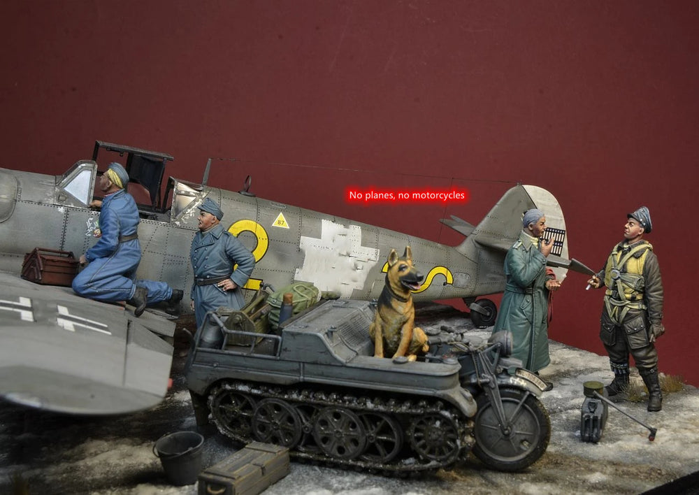 1/35 WWII German Aircraft Ground Crew, 6 Figures, Resin Model Diorama Kit, Unassembled and Unpainted