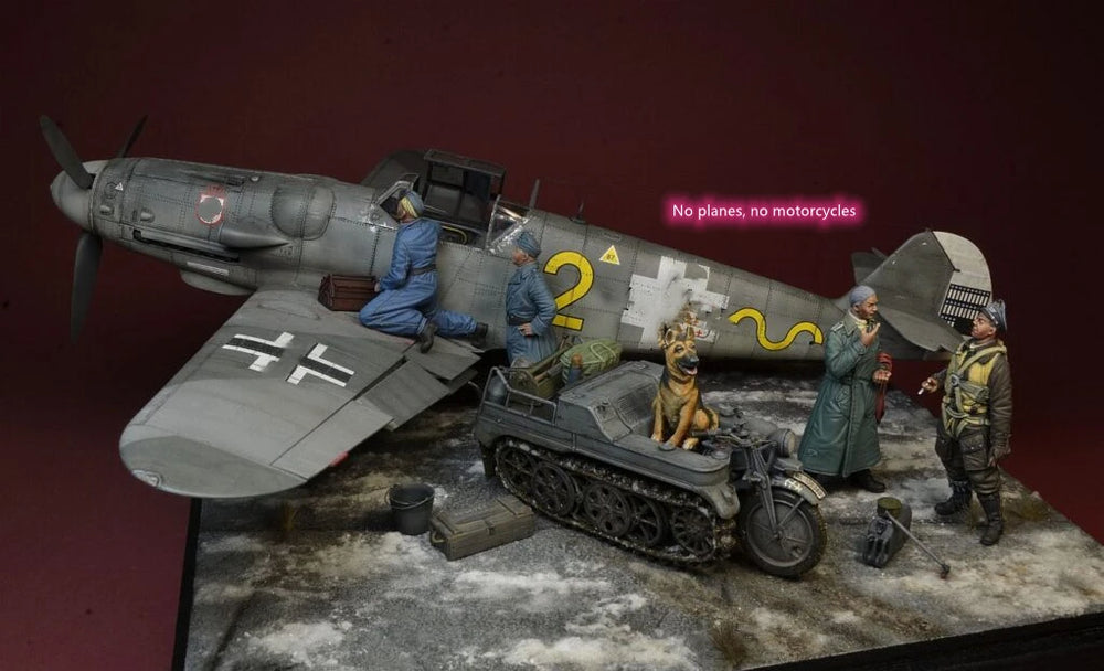 1/35 WWII German Aircraft Ground Crew, 6 Figures, Resin Model Diorama Kit, Unassembled and Unpainted