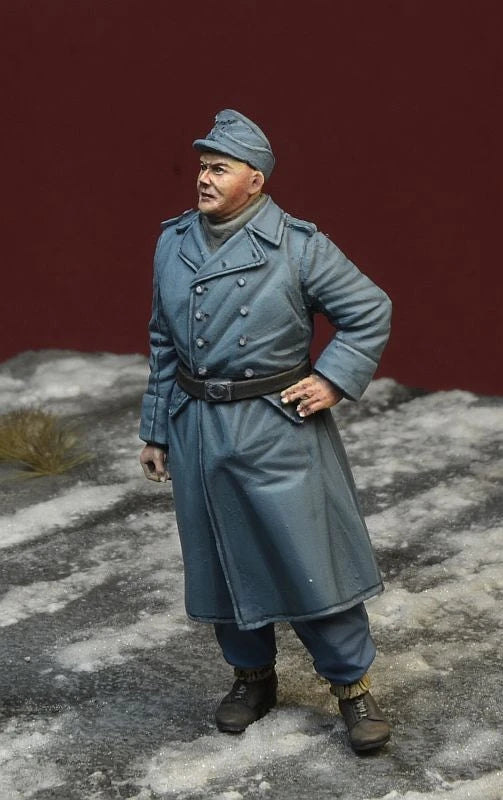 1/35 WWII German Officer in Greatcoat, Resin Model Figure Kit, Unassembled and Unpainted