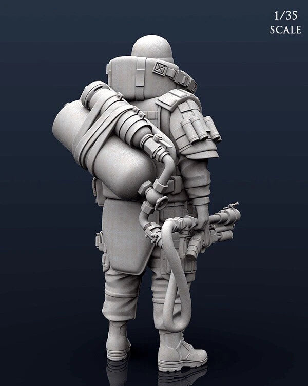 1/35 Modern Combat Operator with Ammo Crates, Resin Model Figure Kit, Unassembled and Unpainted