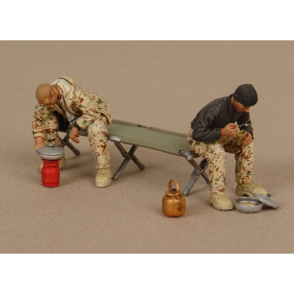 1/35 Modern Infantry Resting at Field Camp, 4 Figures, Resin Model Figure Kit, Unassembled and Unpainted
