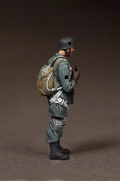 1/35 Modern Infantry Soldier with Rucksack, Resin Model Figure Kit, Unassembled and Unpainted