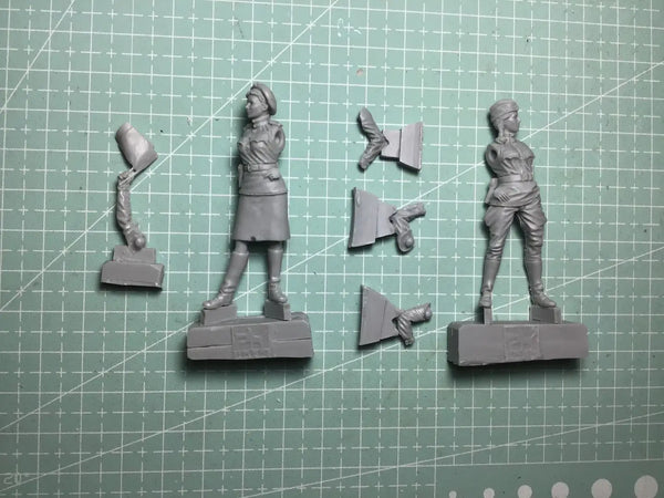 1/35 WWII Soldiers with Uniform Variants, 6 Figures, Resin Model Figure Kit, Unassembled and Unpainted