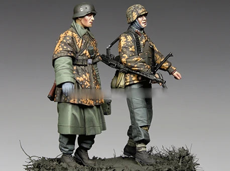 1/35 WWII German Infantry with Panzerfaust, 2 Figures, Resin Model Figure Kit, Unassembled and Unpainted