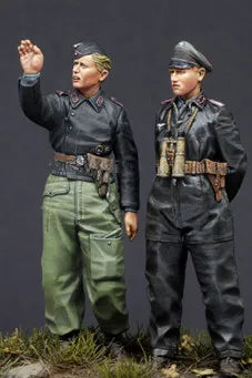 1/35 WWII German Officer Shouting Orders to Adjutant, 2 Figures, Resin Model Figure Kit, Unassembled and Unpainted