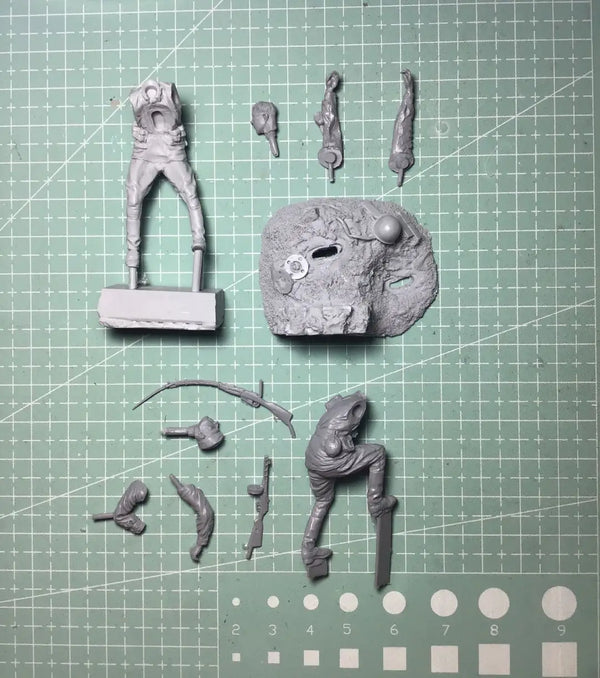 1/35 Standing Soldier, Resin Model Figure Kit, Military Theme, Unassembled and Unpainted