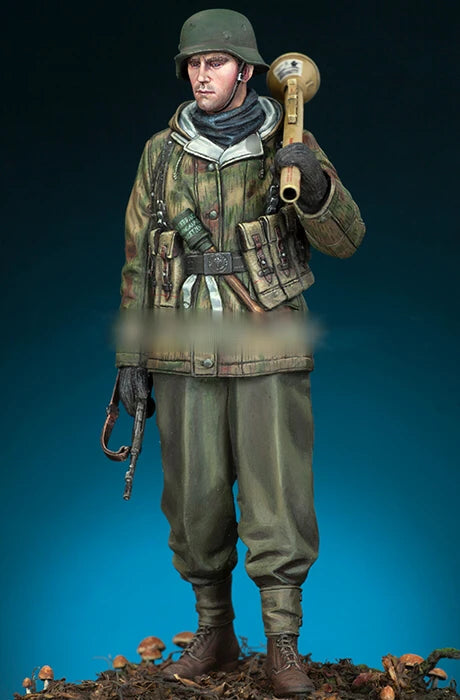 1/16 WWII German Engineer with Sledgehammer, Resin Model Figure Kit, Unassembled and Unpainted