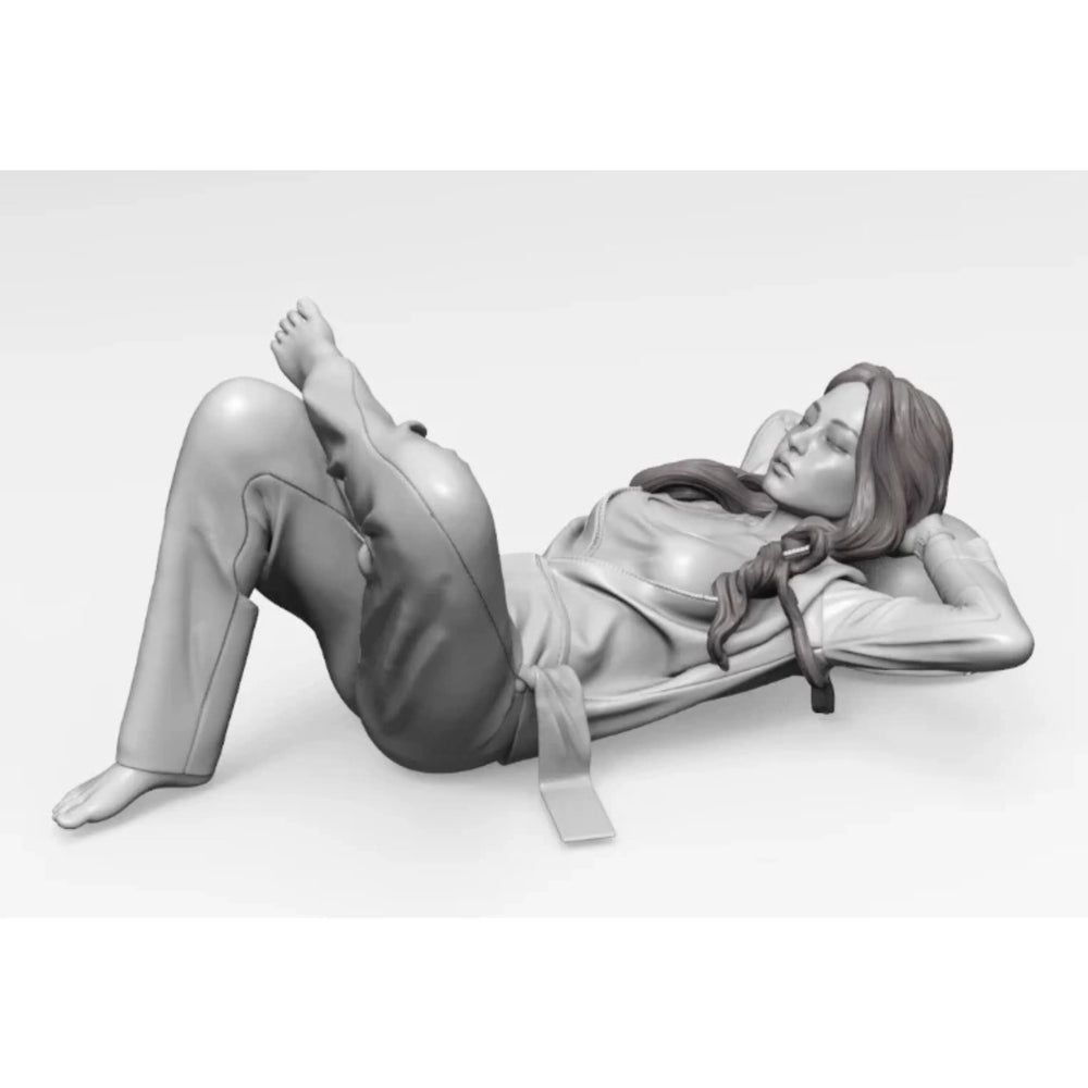 1/20 Reclining Pinup Propped on Elbow, Resin Model Figure Kit, Unassembled and Unpainted