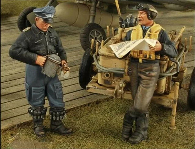 1/32 WWII German Soldiers, 2 Figures, Resin Model Figure Kit, Unassembled and Unpainted