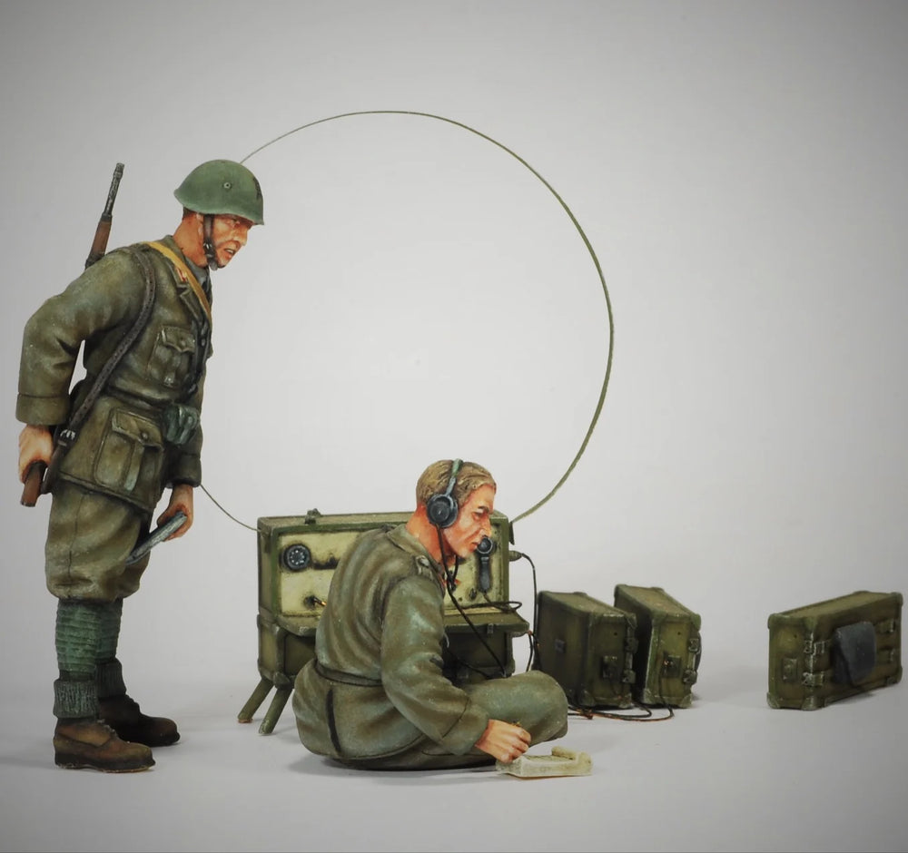 1/35 WWII German Radio Operators, 2 Figures, Resin Model Figure Kit, Unassembled and Unpainted