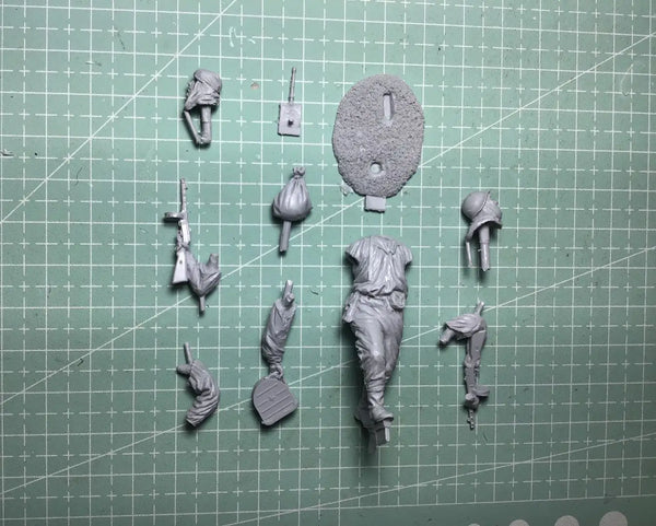 1/35 High-Fantasy Armored Warriors Mixed Poses, Resin Model Figure Kit, Fantasy Theme, Unassembled and Unpainted