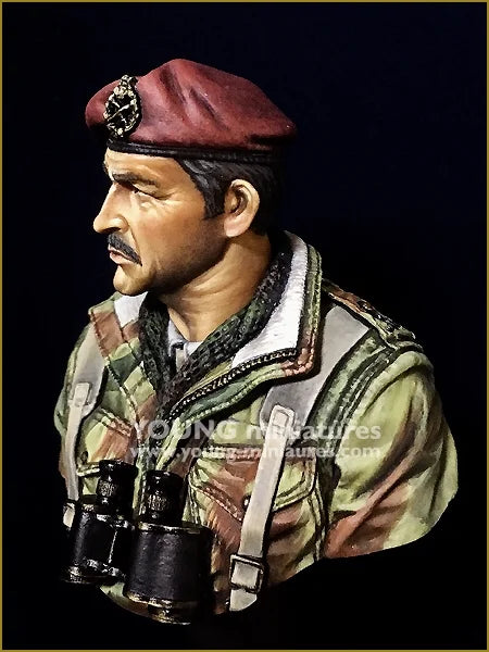 1/10 Modern British Airborne Officer with Binoculars, Resin Model Bust Kit, Unassembled and Unpainted