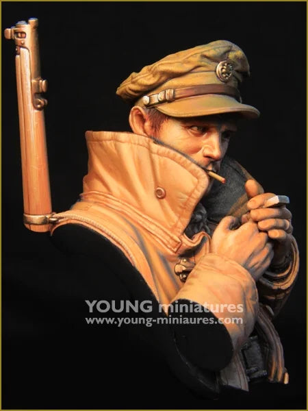 1/10 WWII German Officer with Field Periscope, Resin Model Bust Kit, Unassembled and Unpainted