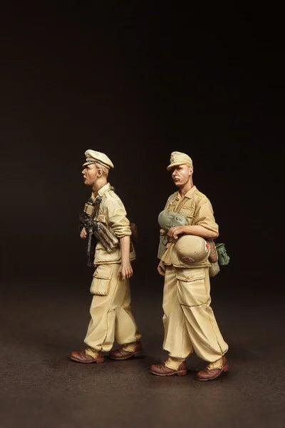 1/35 WWII Japanese Infantry in Tropical Uniform, 2 Figures, Resin Model Figure Kit, Unassembled and Unpainted