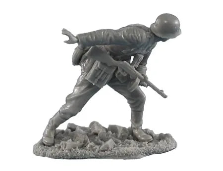 1/35 Modern German Infantry Throwing Grenade, Resin Model Figure Kit, Unassembled and Unpainted