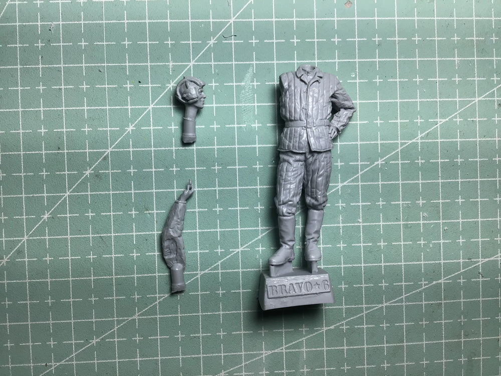 1/35 Military Infantry Soldiers, 5 Figures, Resin Model Figure Kit, Military Theme, Unassembled and Unpainted