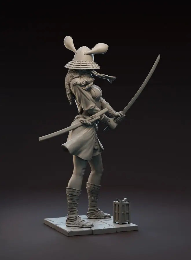 1/24 Antler-Helmed Warrior with Curved Blades, Resin Model Figure Kit, Fantasy Theme, Unassembled and Unpainted