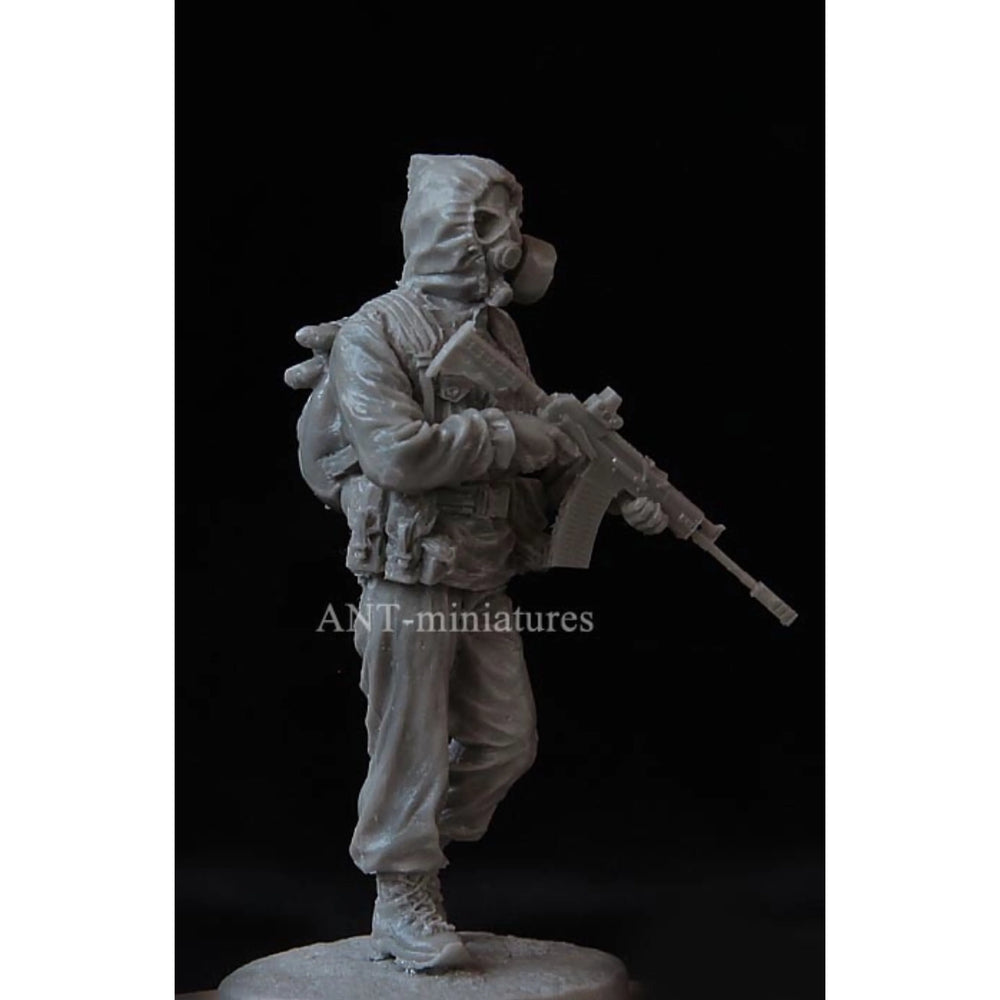 1/35 Modern Tactical Operator with Assault Rifle, Resin Model Figure Kit, Unassembled and Unpainted