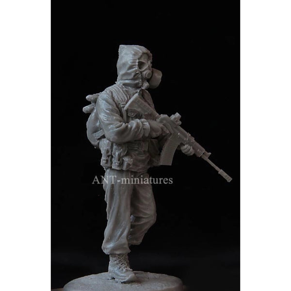 1/35 Modern Tactical Operator with Assault Rifle, Resin Model Figure Kit, Unassembled and Unpainted
