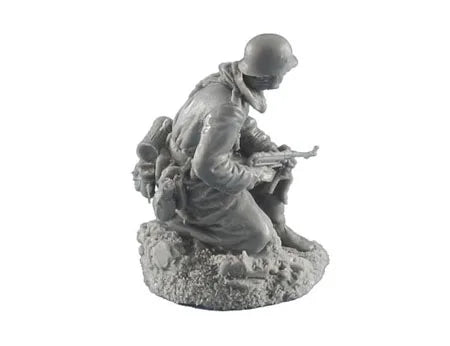 1/35 WWII German Infantry Rifleman with Stahlhelm, Resin Model Figure Kit, Unassembled and Unpainted
