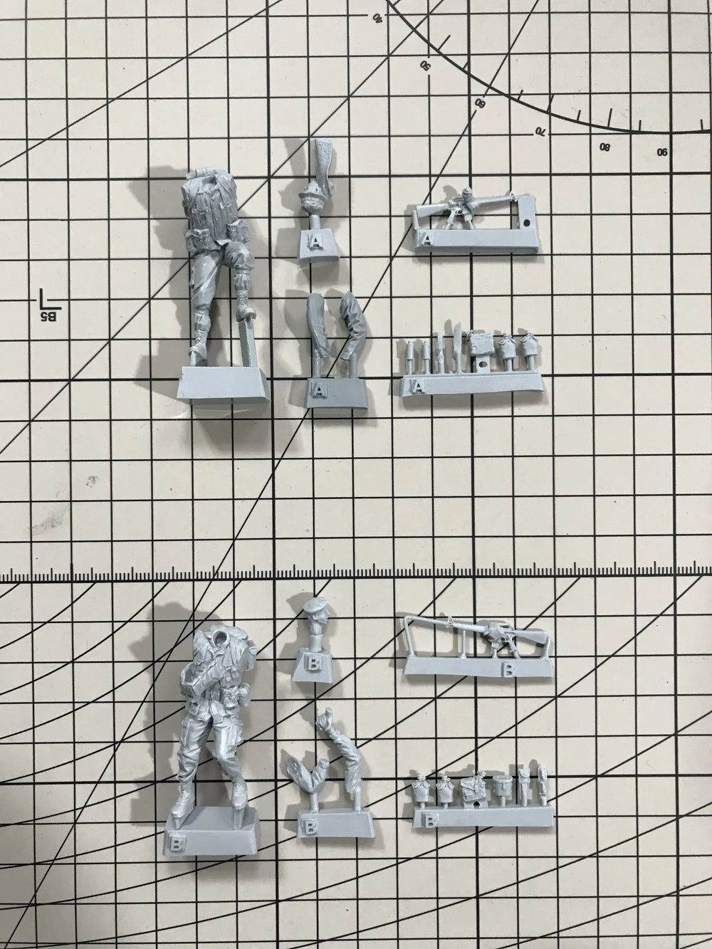 1/35 Armored Warriors, 2 Figures, Resin Model Figure Kit, Fantasy Theme, Unassembled and Unpainted