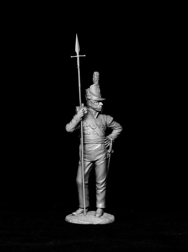 1/24 Medieval Crusader Knight with Plumed Helm and Spear, Resin Model Figure Kit, Unassembled and Unpainted