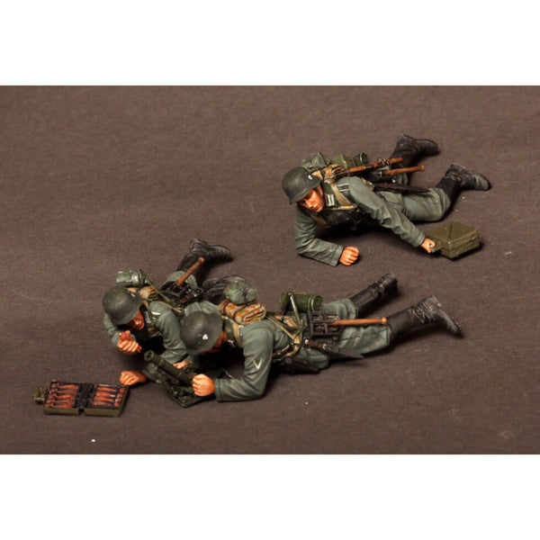 1/35 Modern Soldier Advancing with Rifle, Resin Model Figure Kit, Unassembled and Unpainted