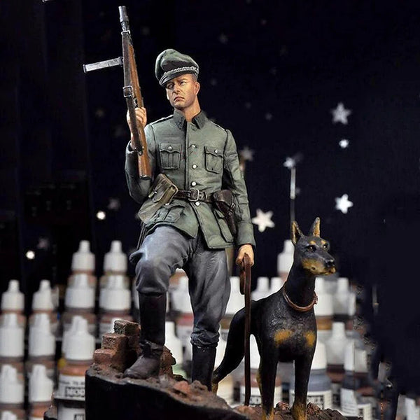 1/16 WWI German Officer with Dog, 2 Figures, Resin Model Figure Kit, Unassembled and Unpainted