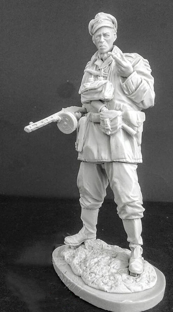 1/16 WWII German Infantry with Rifle and Submachine Gun, Resin Model Figure Kit, Unassembled and Unpainted