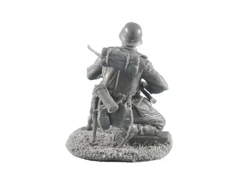 1/35 WWII German Infantryman Kneeling with Rifle, Resin Model Figure Kit, Unassembled and Unpainted