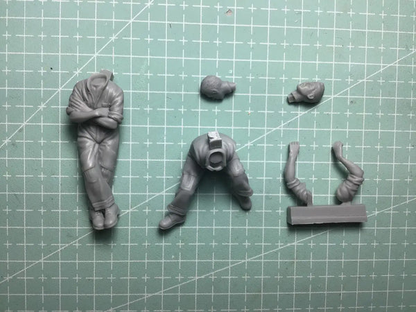 1/35 Modern Workers, 2 Figures, Resin Model Figure Kit, Unassembled and Unpainted