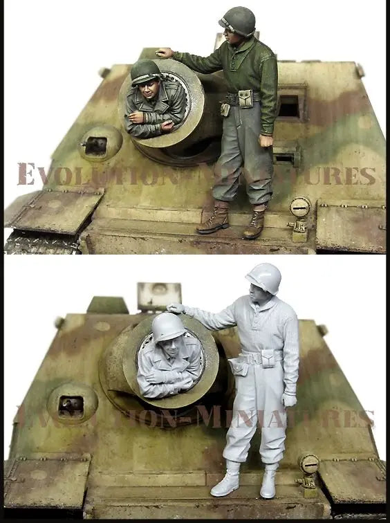 1/35 WWII German Panzer Crew on Tank, Resin Model Figure Kit, Unassembled and Unpainted