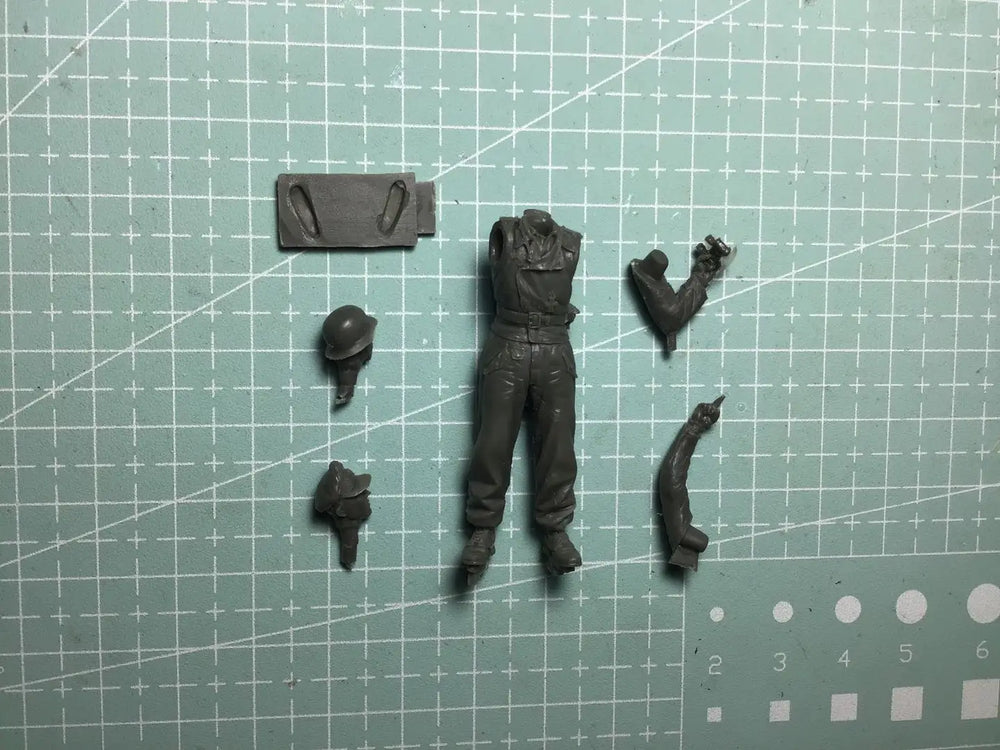 1/35 Modern Soldier in Combat Vest, Resin Model Figure Kit, Unassembled and Unpainted