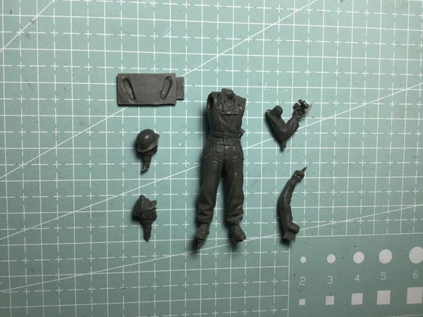 1/35 Modern Soldier in Combat Vest, Resin Model Figure Kit, Unassembled and Unpainted