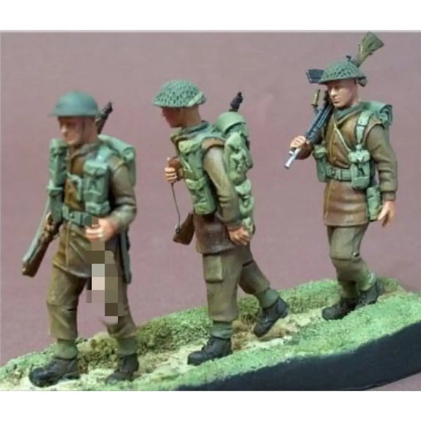 1/35 WWII German Infantry with Panzerfaust Gunner, 3 Figures, Resin Model Figure Kit, Unassembled and Unpainted