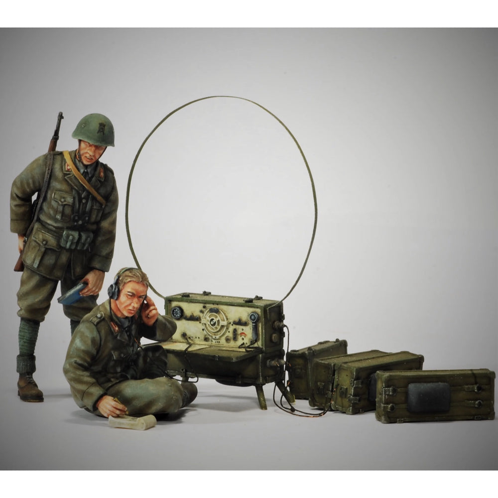 1/35 WWII German Radio Operators, 2 Figures, Resin Model Figure Kit, Unassembled and Unpainted