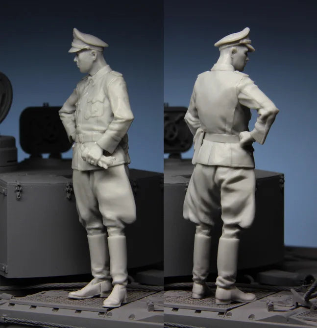 1/35 WWII Soviet Officer in Peaked Cap, Resin Model Figure Kit, Unassembled and Unpainted