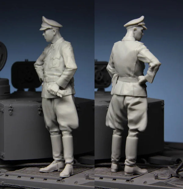 1/35 WWII Soviet Officer in Peaked Cap, Resin Model Figure Kit, Unassembled and Unpainted
