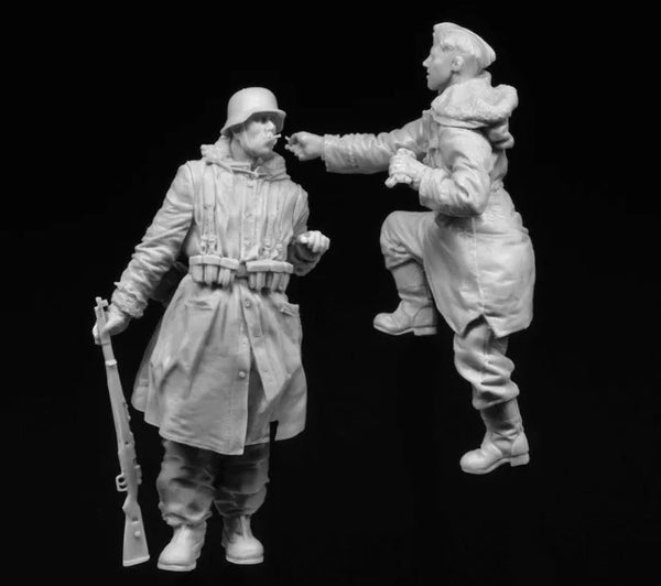 1/35 WWII German Infantry Advancing with Civilians, 6 Figures, Resin Model Figure Kit, Unassembled and Unpainted