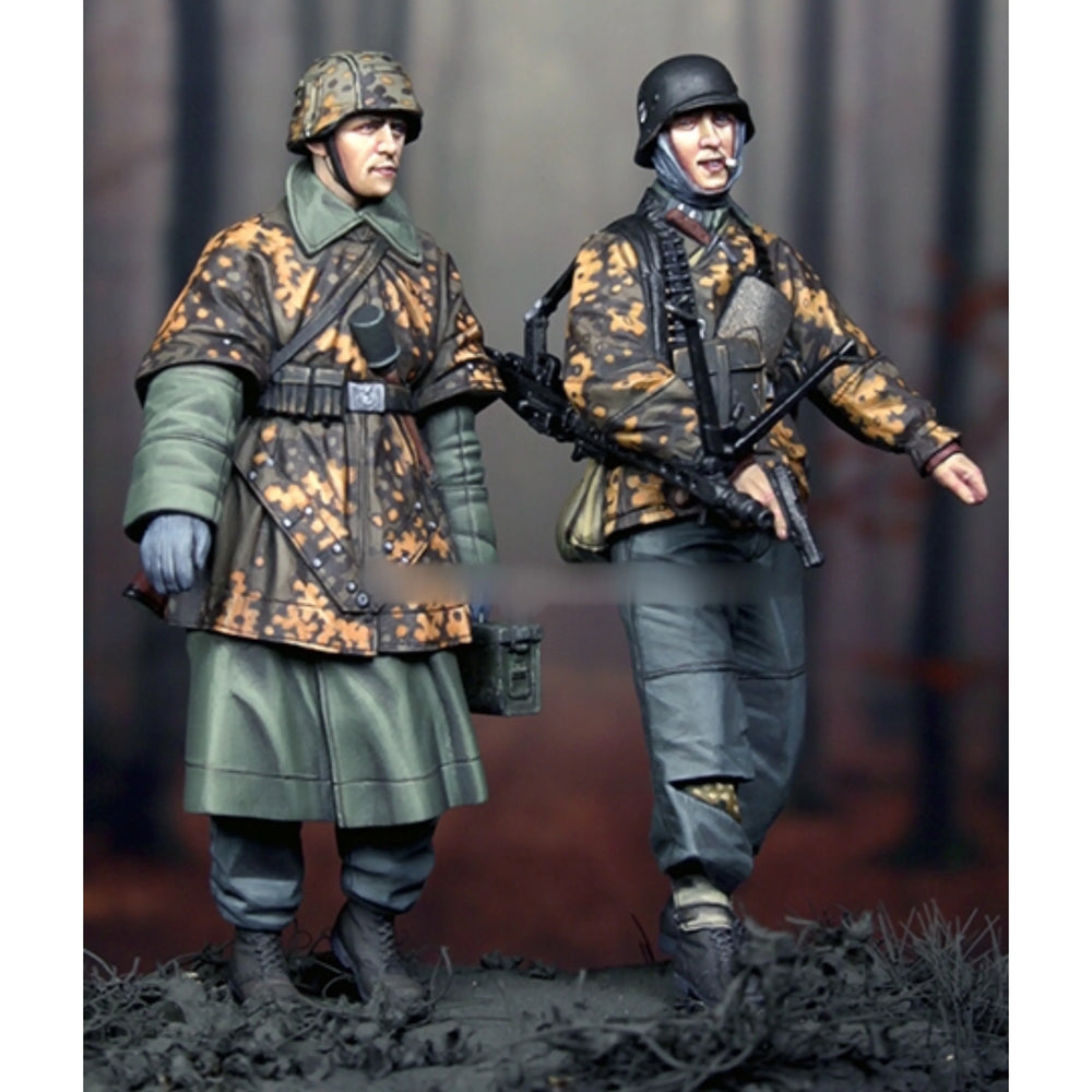 1/35 WWII German Infantry with Panzerfaust, 2 Figures, Resin Model Figure Kit, Unassembled and Unpainted