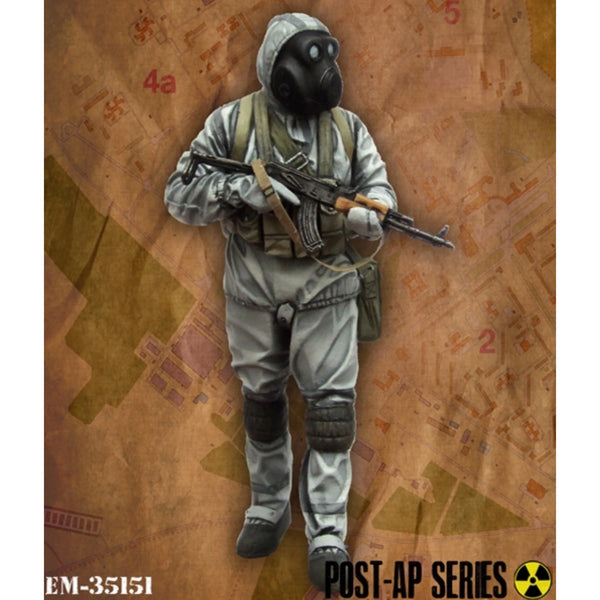 1/35 Modern Post-Apocalyptic Soldier in Gas Mask, Resin Model Figure Kit, Unassembled and Unpainted