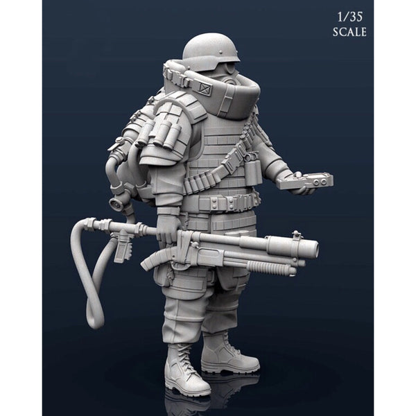 1/35 Modern Combat Operator with Ammo Crates, Resin Model Figure Kit, Unassembled and Unpainted