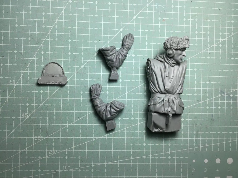 1/16 WWII Military Vehicle with Crew, 7 Figures, Resin Model Diorama Kit, Unassembled and Unpainted