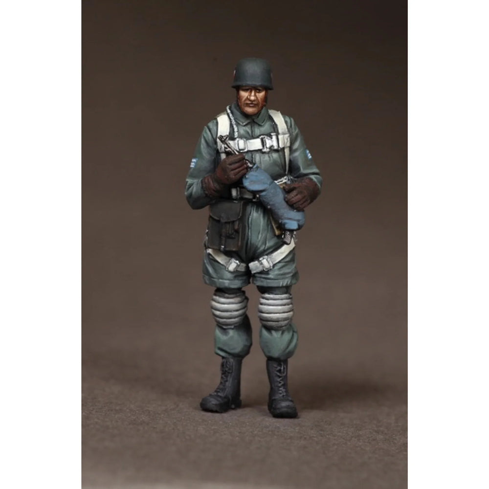 1/35 Modern Infantry Soldier with Rucksack, Resin Model Figure Kit, Unassembled and Unpainted