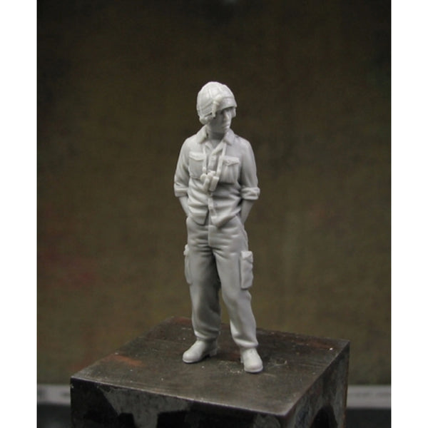 1/35 Modern Civilian in Buttoned Work Shirt, Resin Model Figure Kit, Unassembled and Unpainted