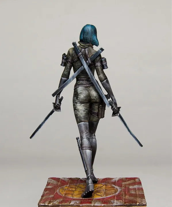 1/24 Armored Blue-Haired Swordswoman in Combat Stance, Resin Model Figure Kit, Fantasy Theme, Unassembled and Unpainted