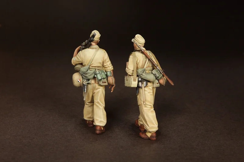 1/35 WWI British Infantrymen Advancing with Bayonets, 2 Figures, Resin Model Figure Kit, Unassembled and Unpainted